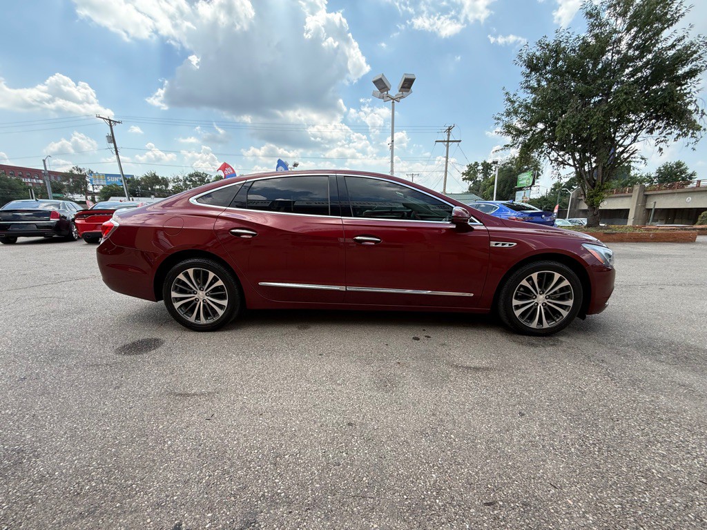 2017 Buick Lacrosse Image 4