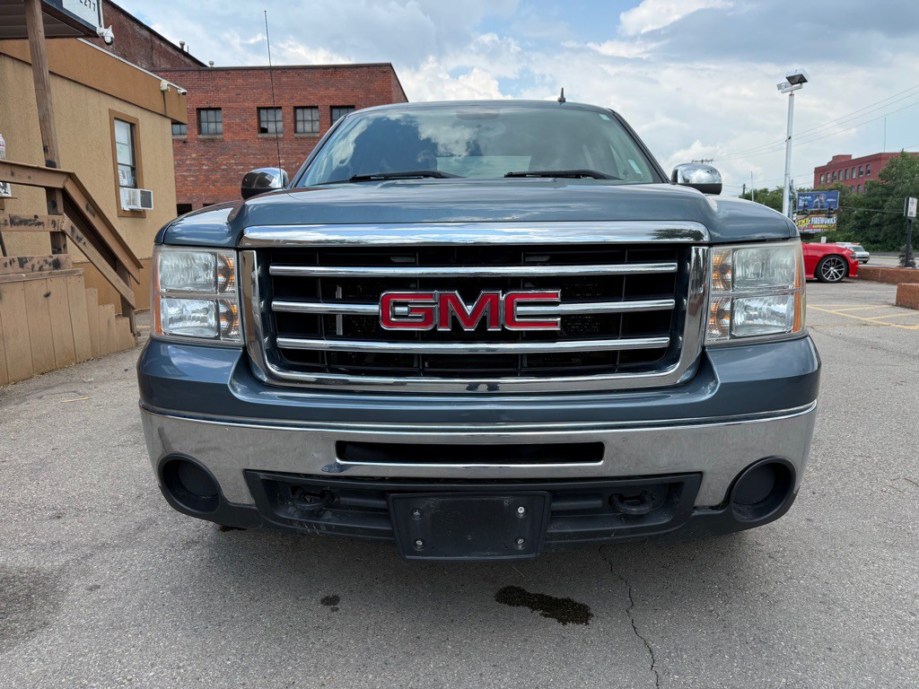 2013 GMC Sierra Image 2