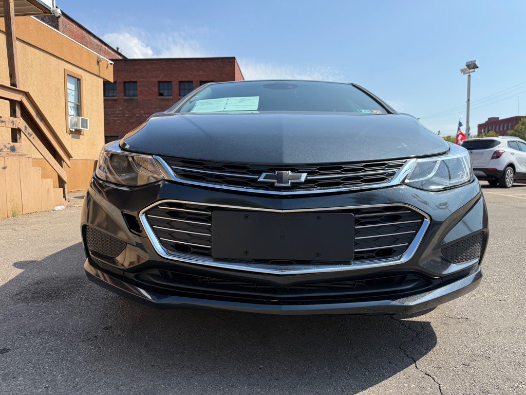 2017 Chevrolet Cruze Image 2