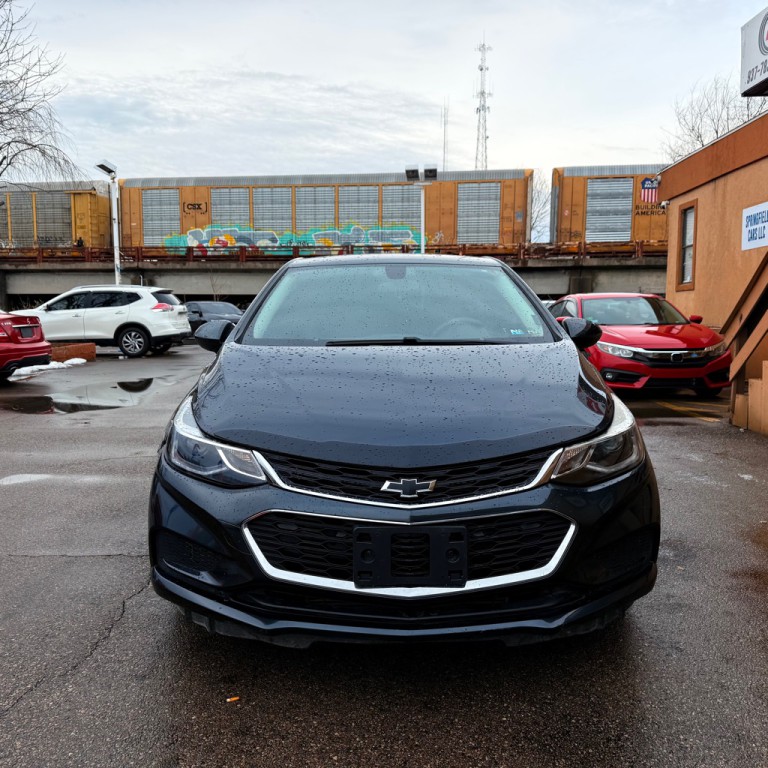 2018 Chevrolet Cruze Image 2