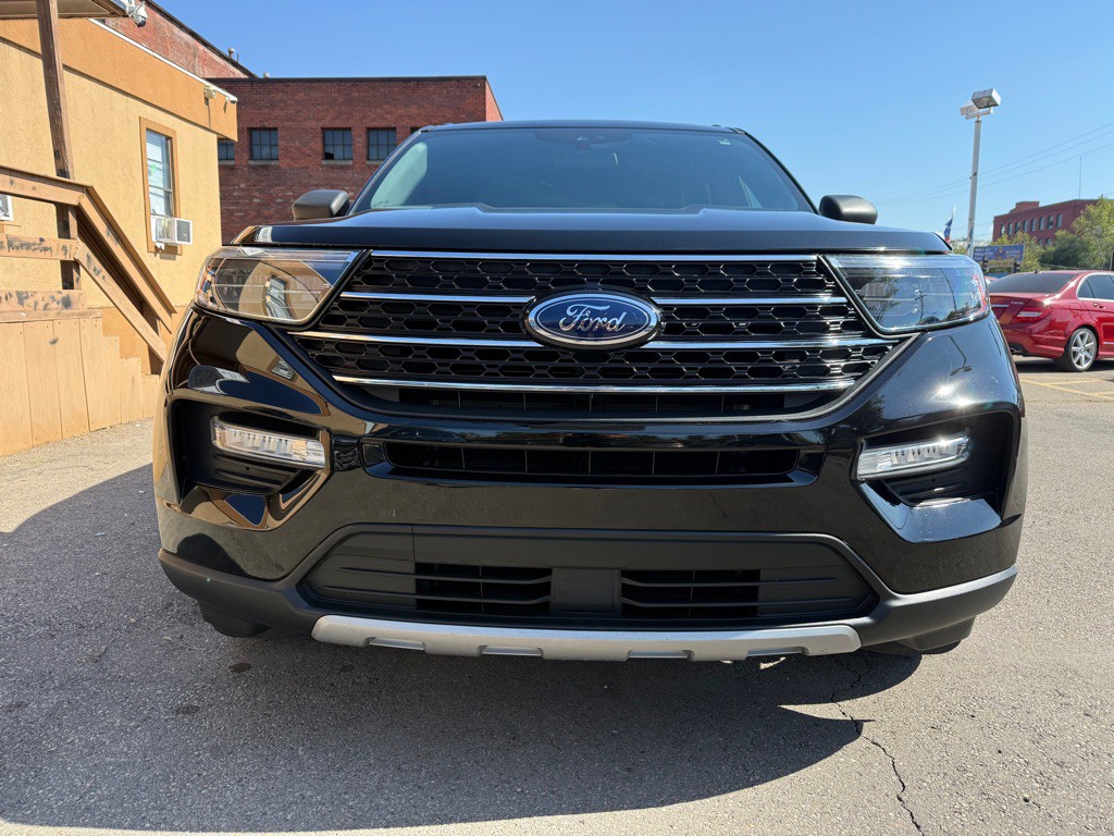 2020 Ford Explorer Image 2