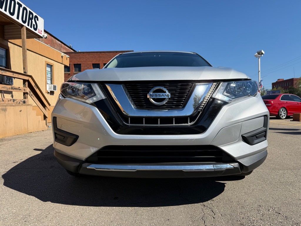 2017 Nissan Rogue Image 2