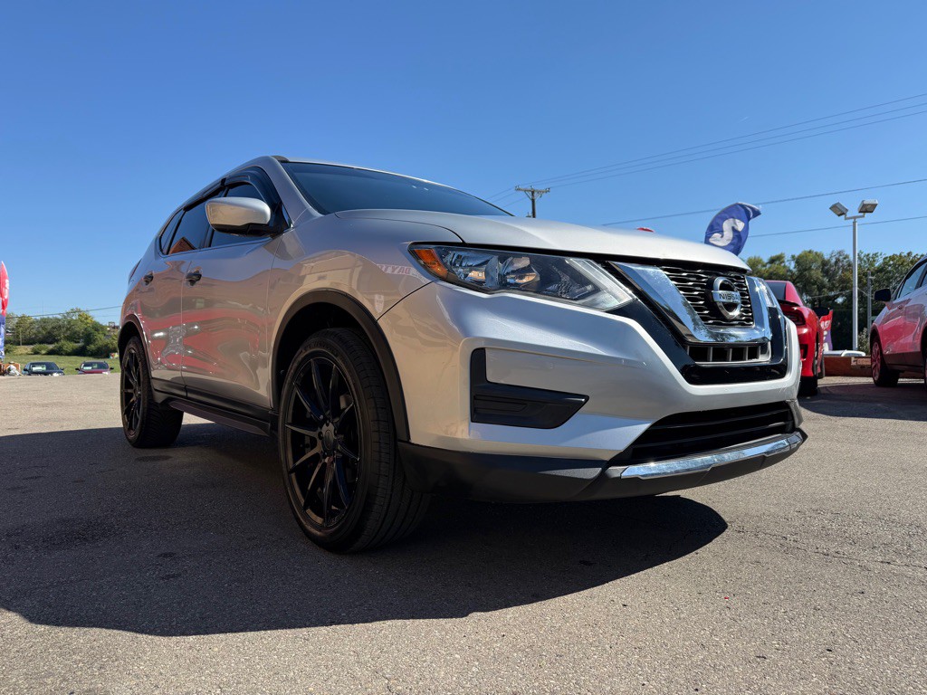2017 Nissan Rogue Image 3