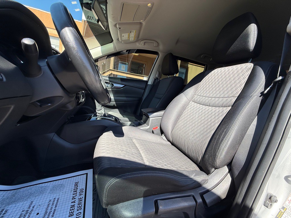 2017 Nissan Rogue Image 9