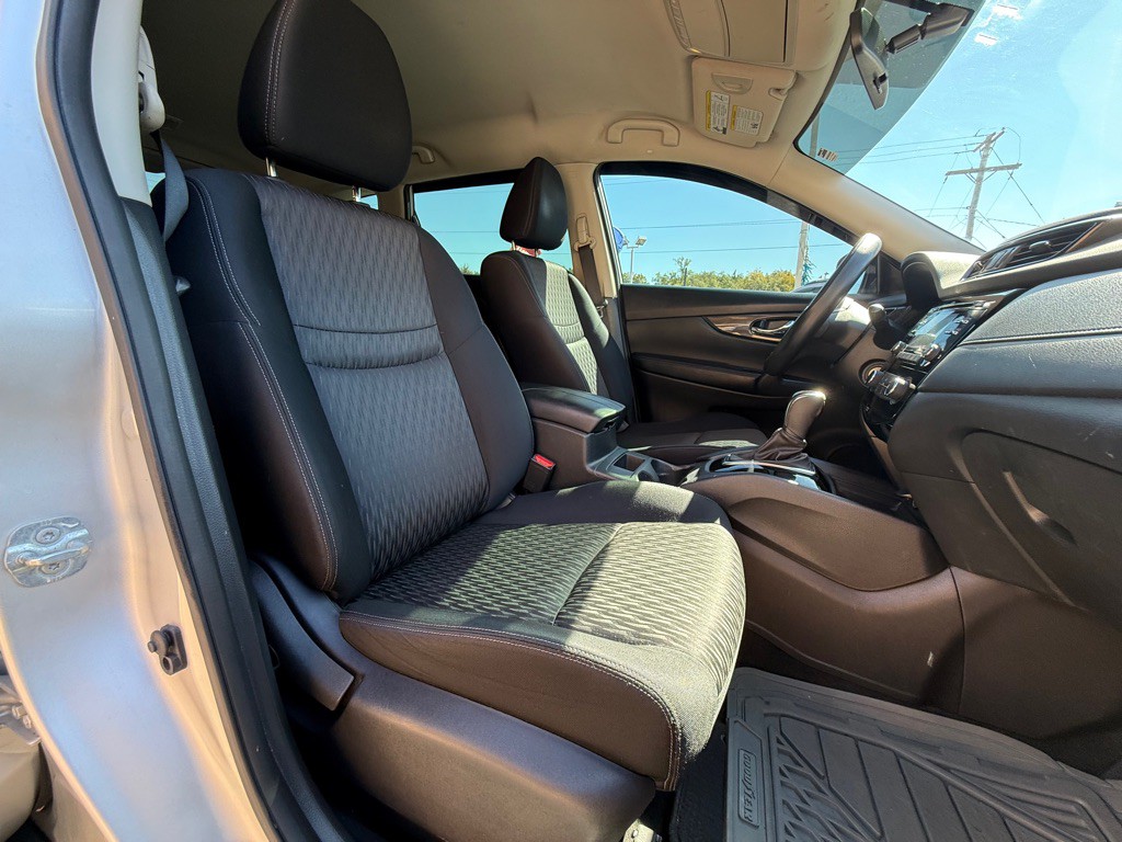 2017 Nissan Rogue Image 11