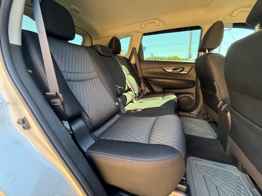 2017 Nissan Rogue Image 12