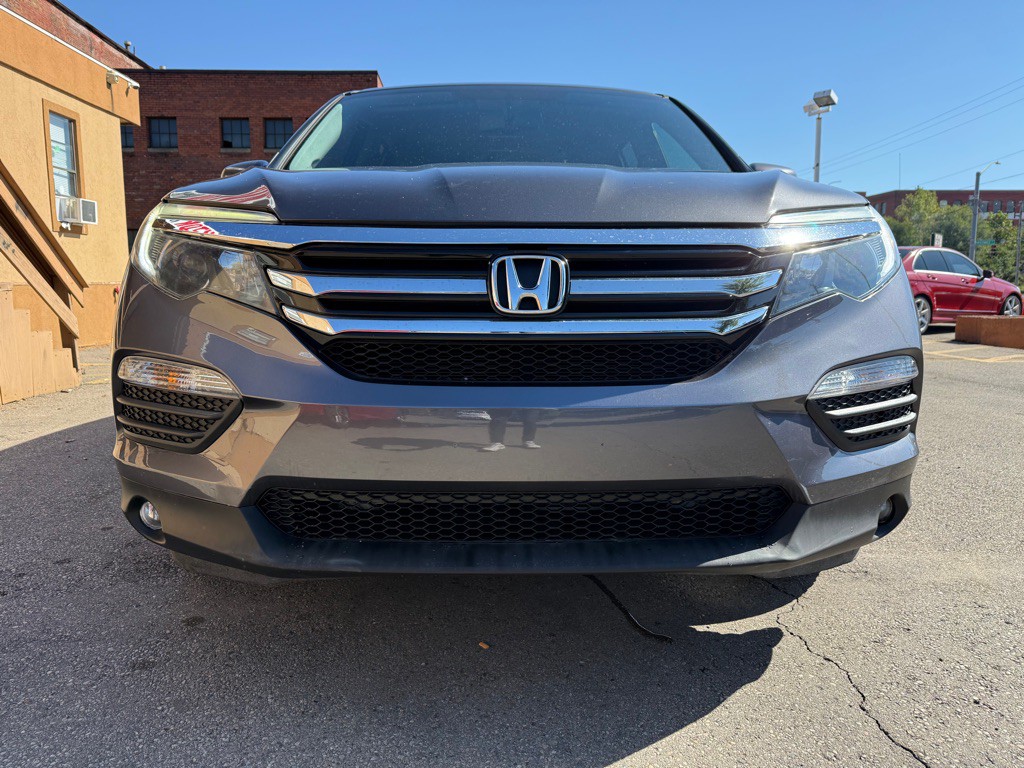 2017 Honda Pilot Image 2