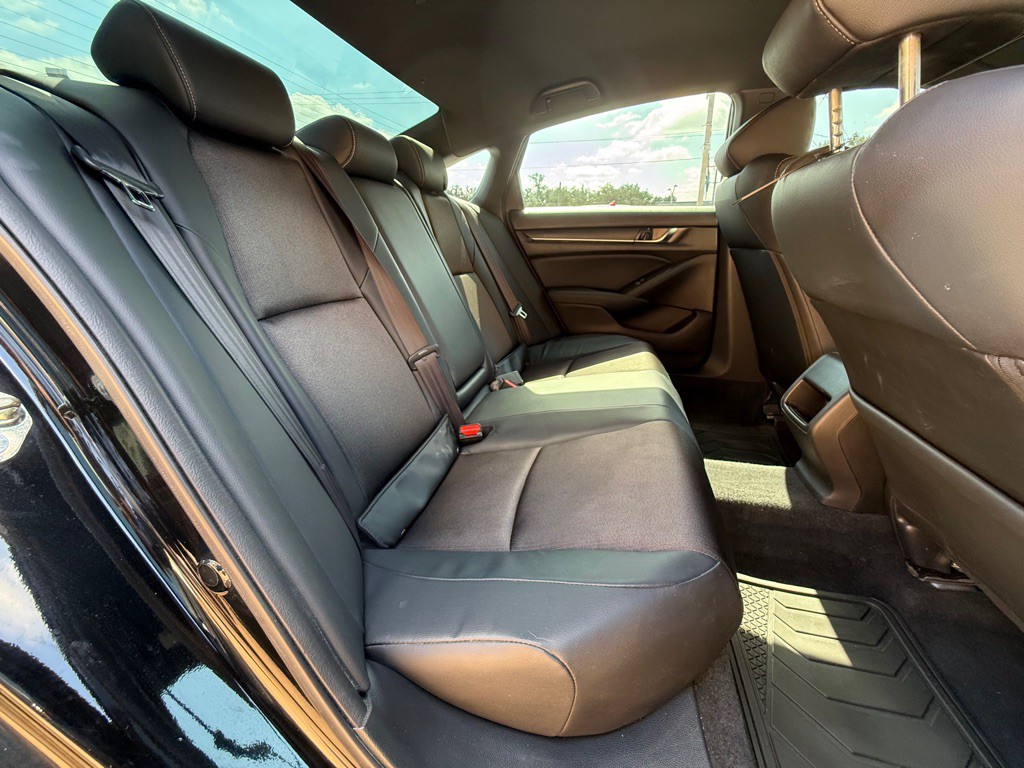 2018 Honda Accord Image 12