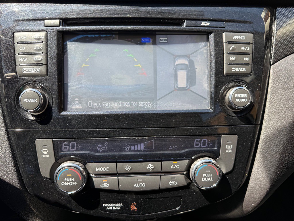 2015 Nissan Rogue Image 16