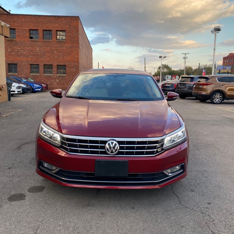2018 Volkswagen Passat Image 2