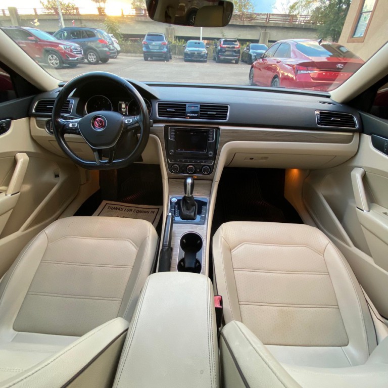 2018 Volkswagen Passat Image 14