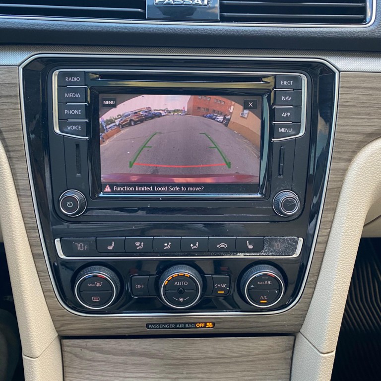 2018 Volkswagen Passat Image 17