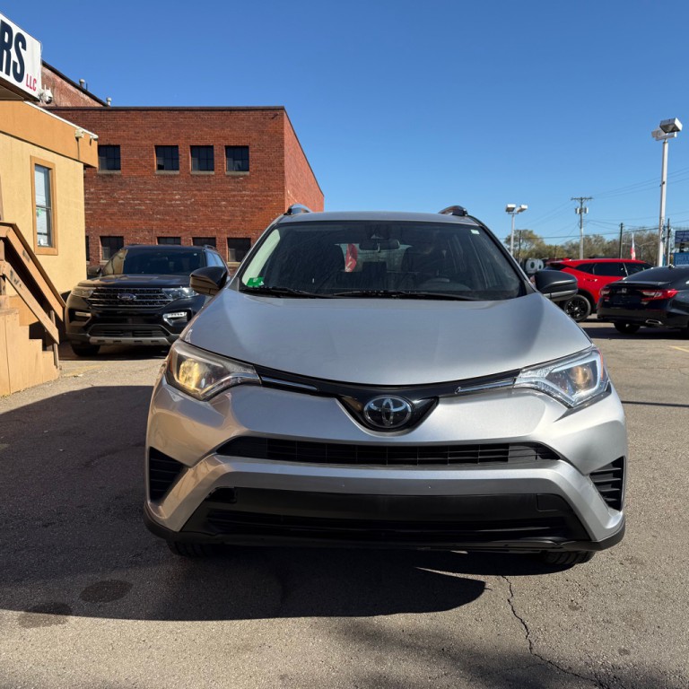 2018 Toyota Rav4 Image 2