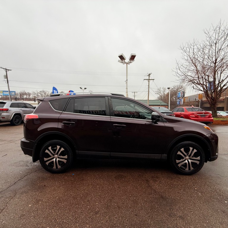 2017 Toyota Rav4 Image 4