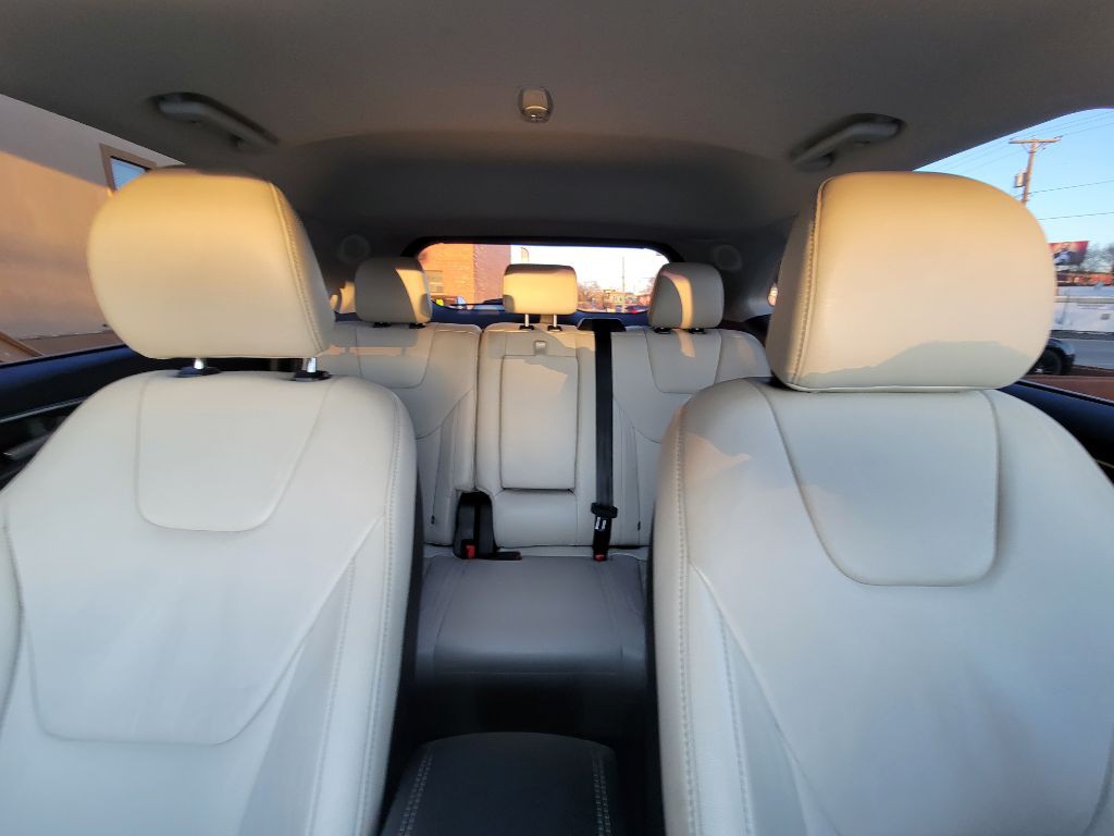 2017 Ford Edge Image 16