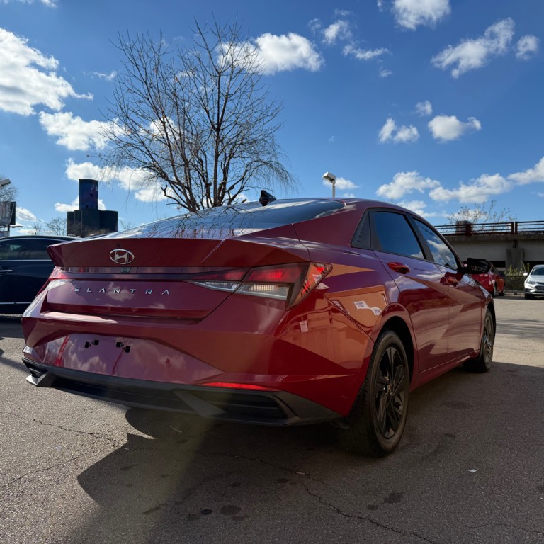 2022 Hyundai Elantra Image 5