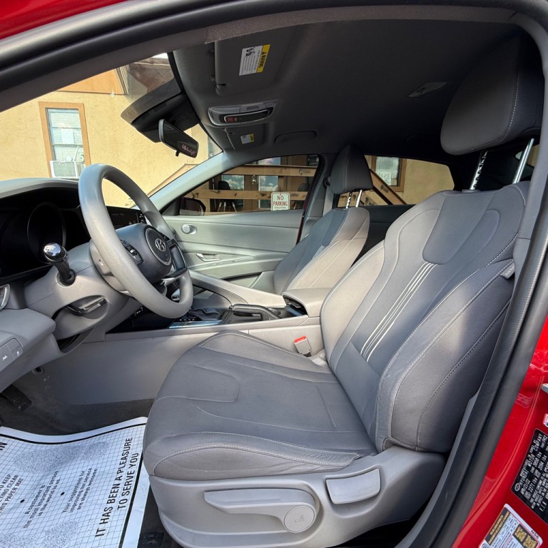 2022 Hyundai Elantra Image 9