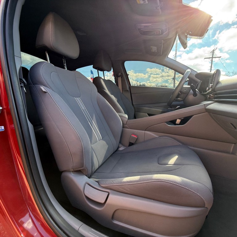 2022 Hyundai Elantra Image 11