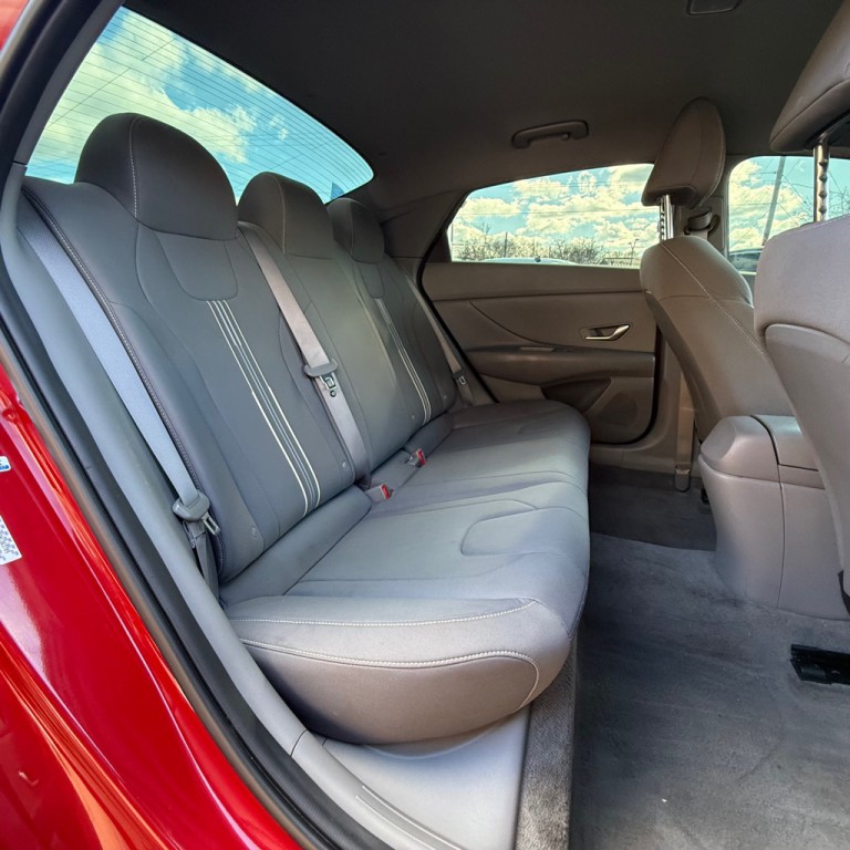 2022 Hyundai Elantra Image 12