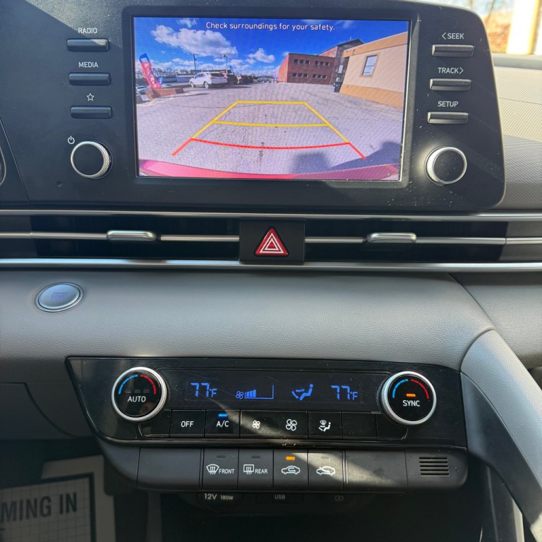 2022 Hyundai Elantra Image 16