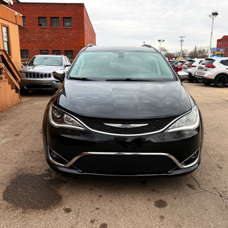 2019 Chrysler Pacifica Image 2