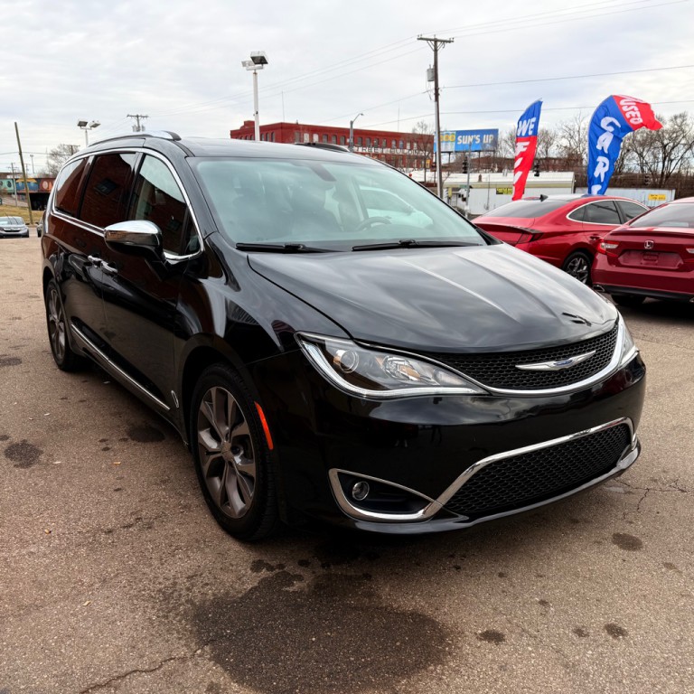 2019 Chrysler Pacifica Image 3