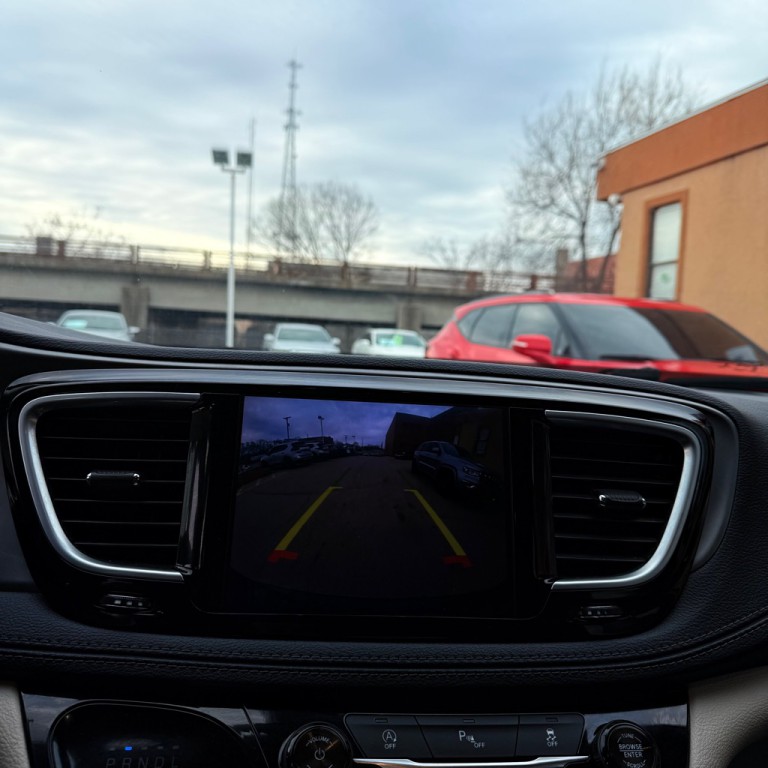 2019 Chrysler Pacifica Image 18