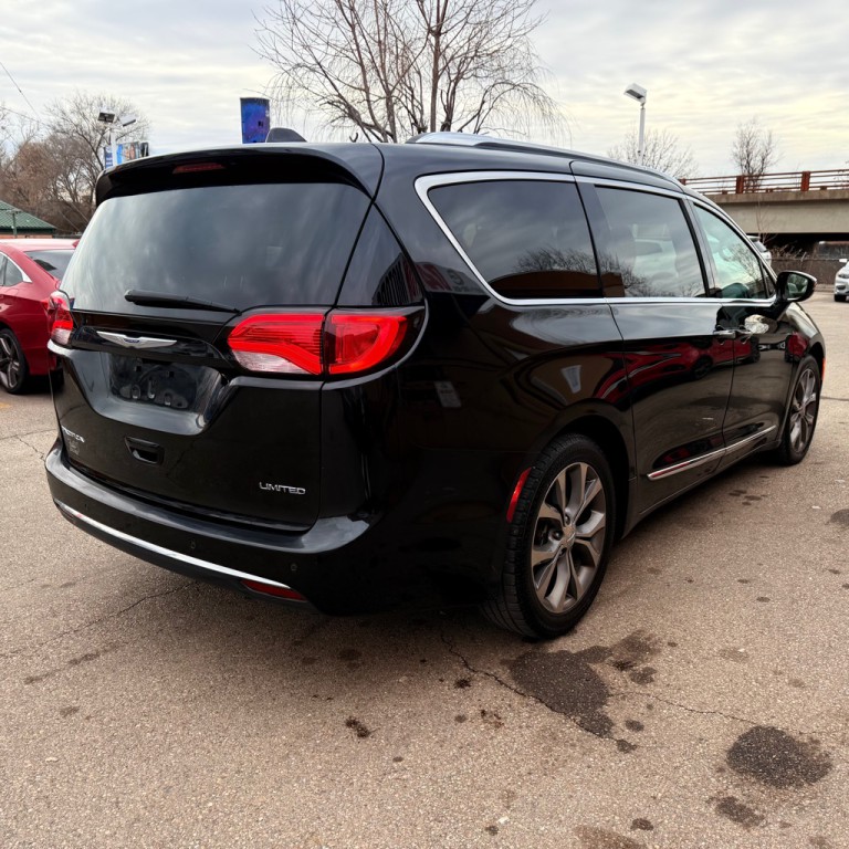 2019 Chrysler Pacifica Image 4
