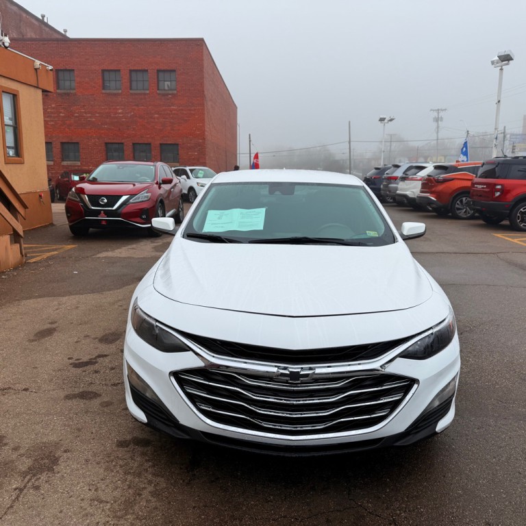 2022 Chevrolet Malibu Image 2