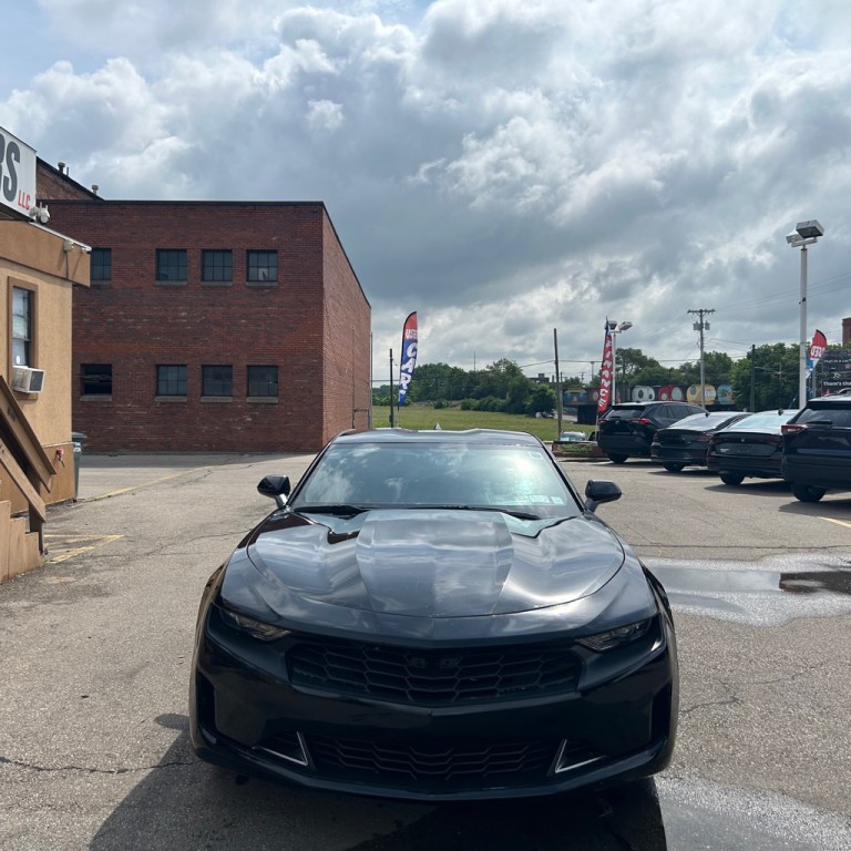 2021 Chevrolet Camaro Image 2