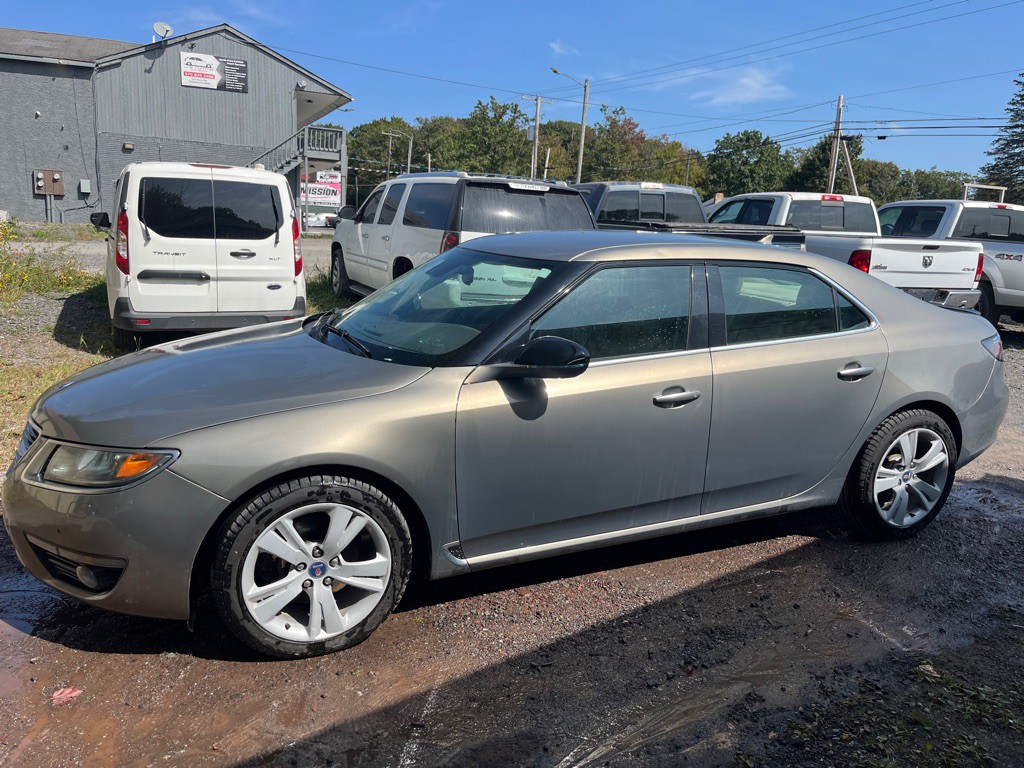 2011 Saab 9-5 Image 2
