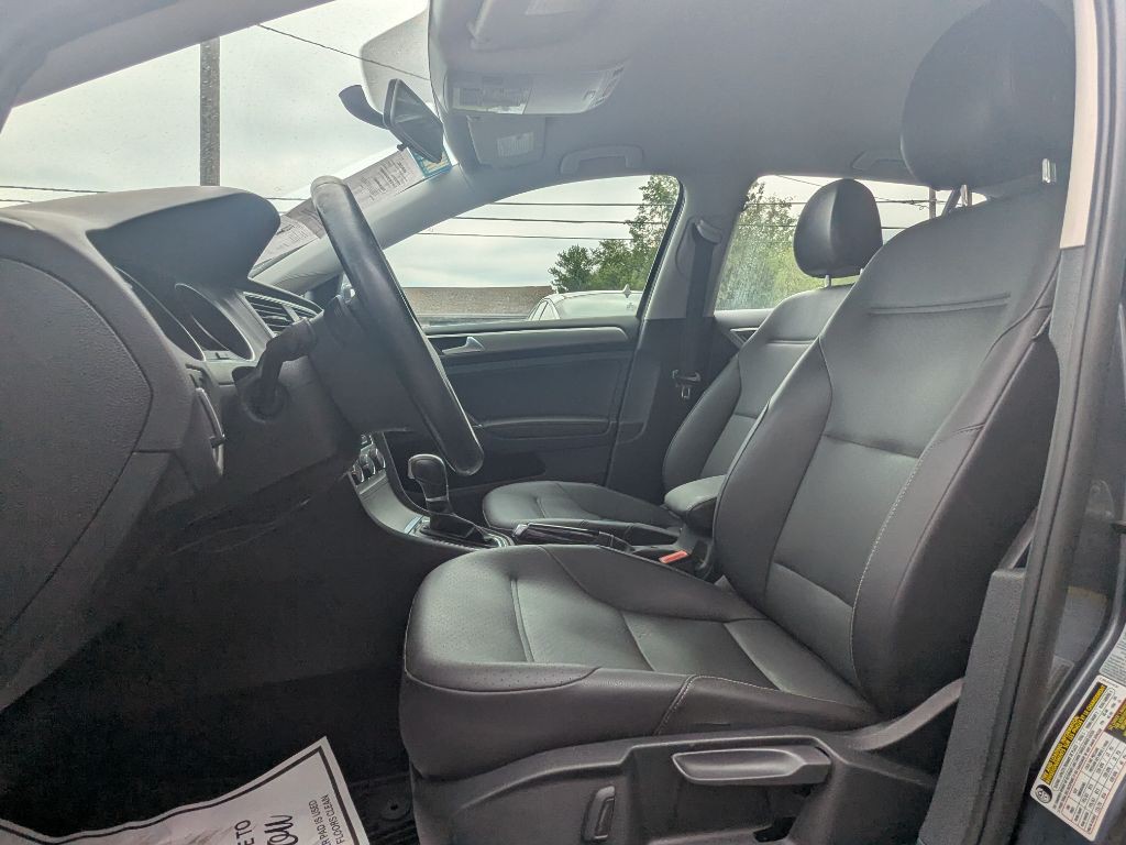 2015 Volkswagen Golf Image 9