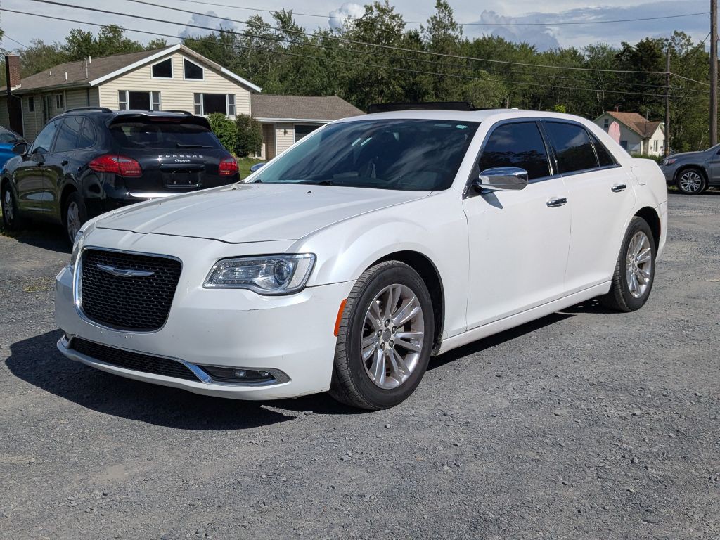 2015 Chrysler 300 Image 2
