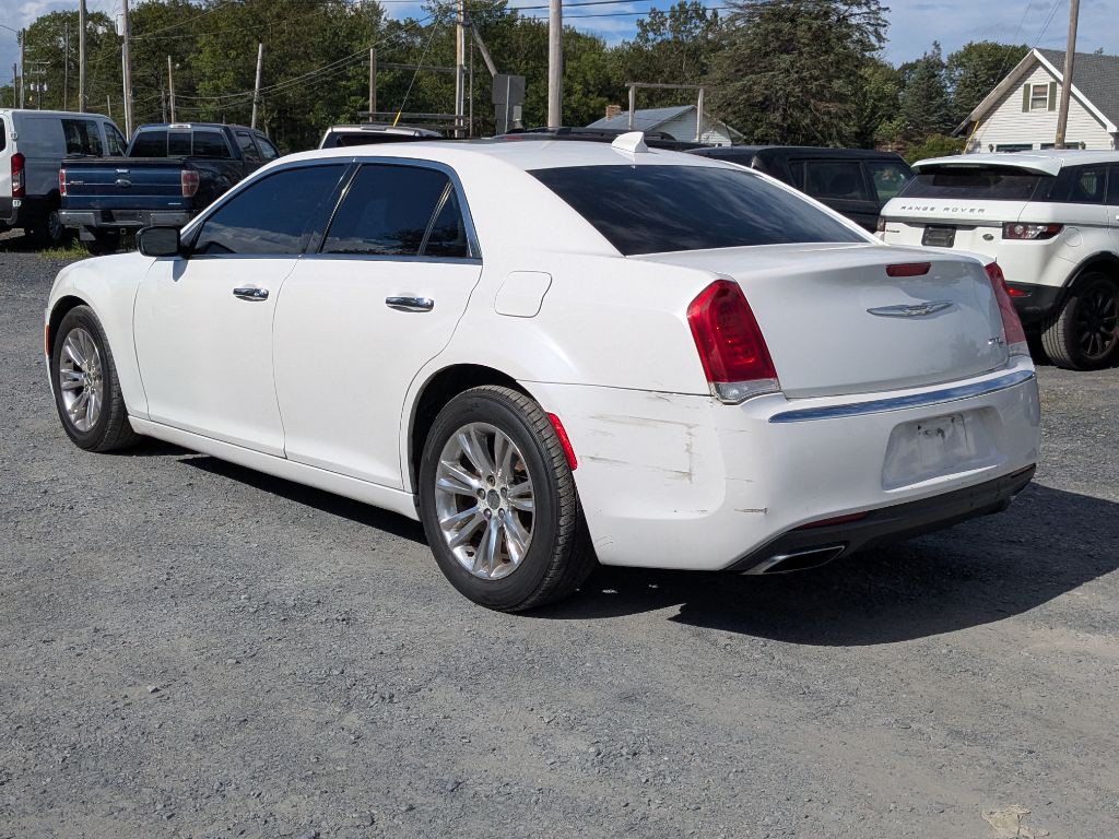 2015 Chrysler 300 Image 3