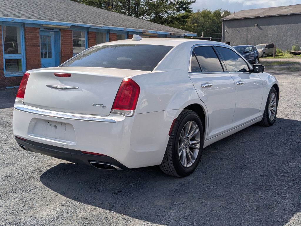 2015 Chrysler 300 Image 4