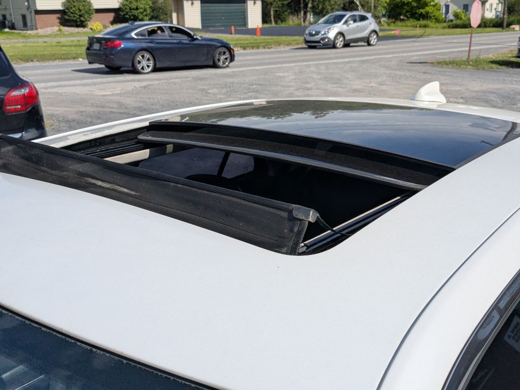 2015 Chrysler 300 Image 5