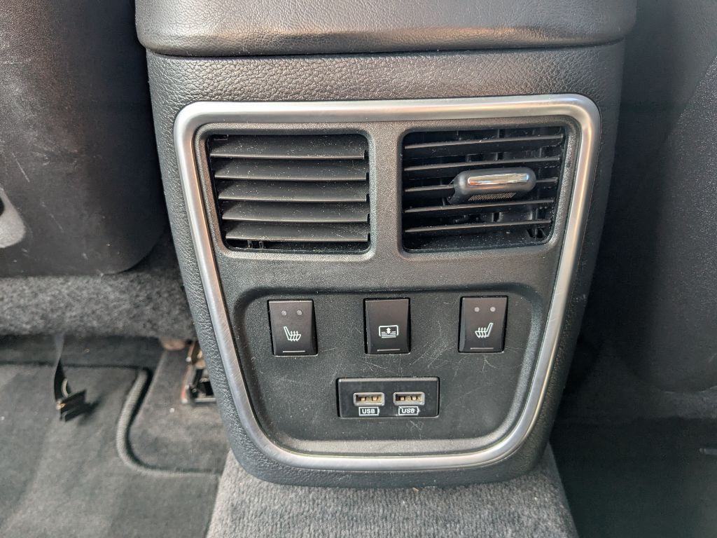 2015 Chrysler 300 Image 12