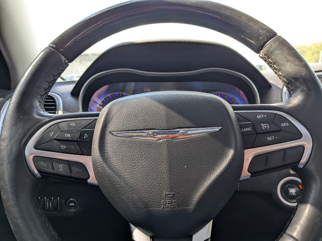2015 Chrysler 300 Image 13