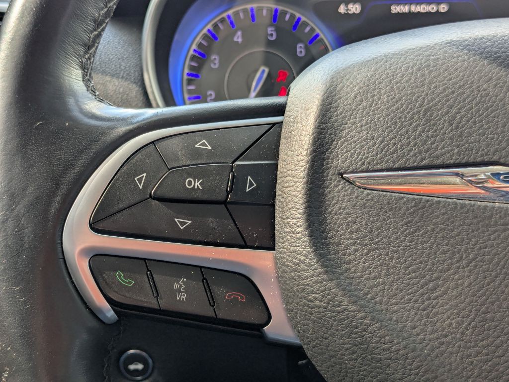 2015 Chrysler 300 Image 14