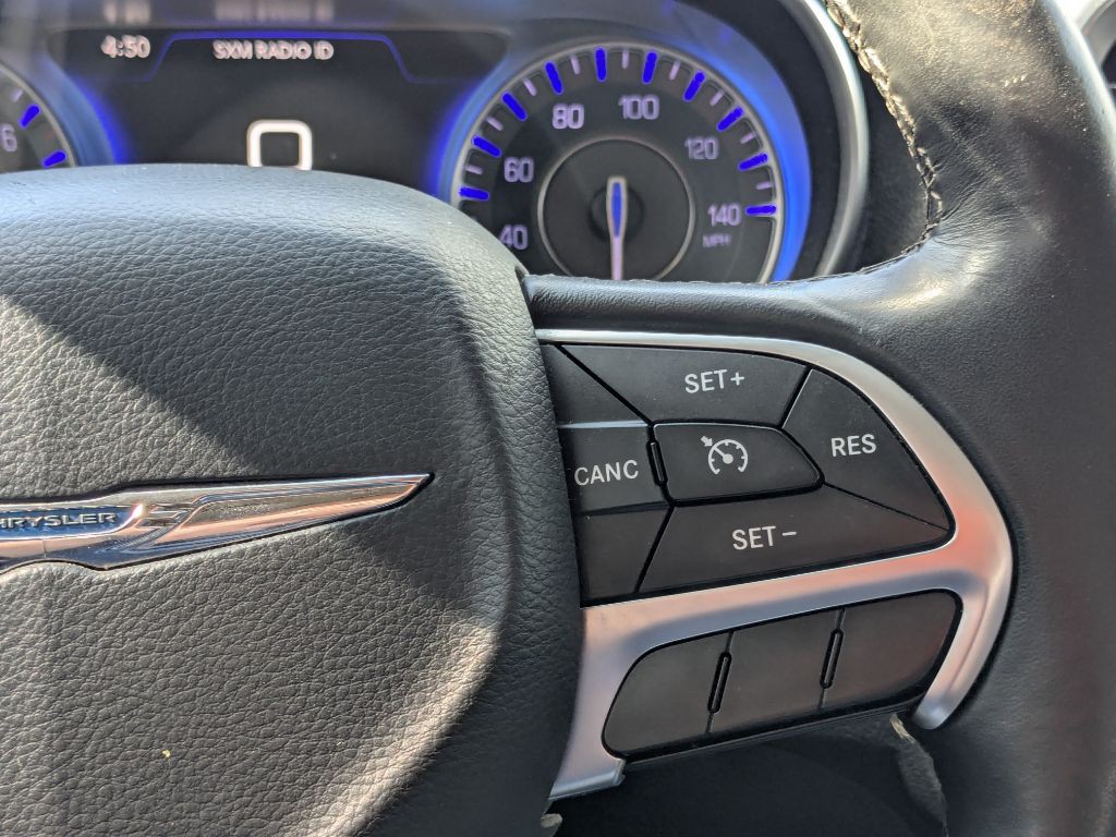 2015 Chrysler 300 Image 16