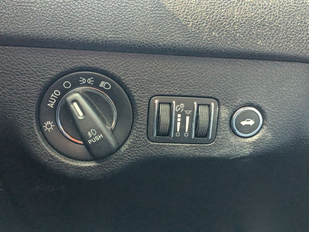 2015 Chrysler 300 Image 17