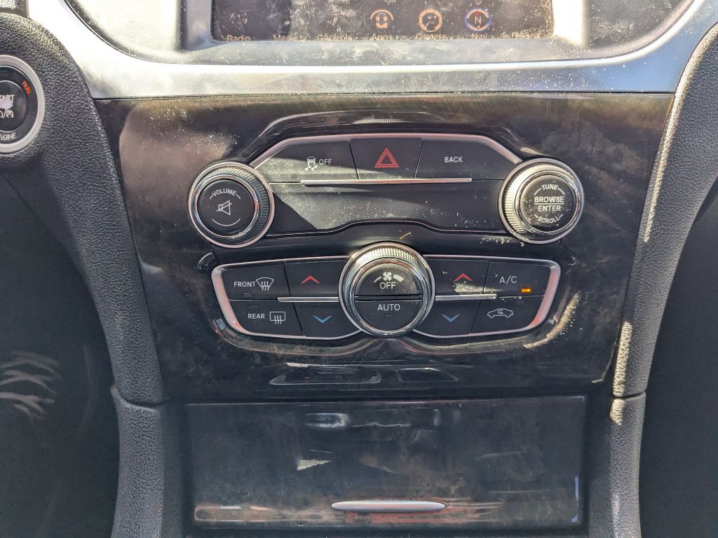 2015 Chrysler 300 Image 21