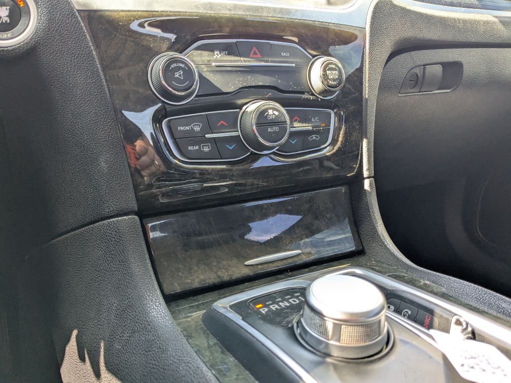 2015 Chrysler 300 Image 22