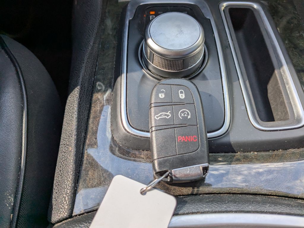 2015 Chrysler 300 Image 23