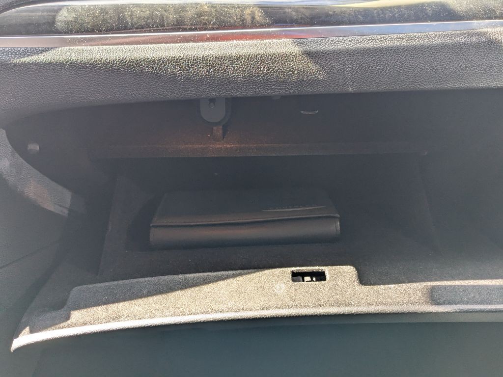 2015 Chrysler 300 Image 24