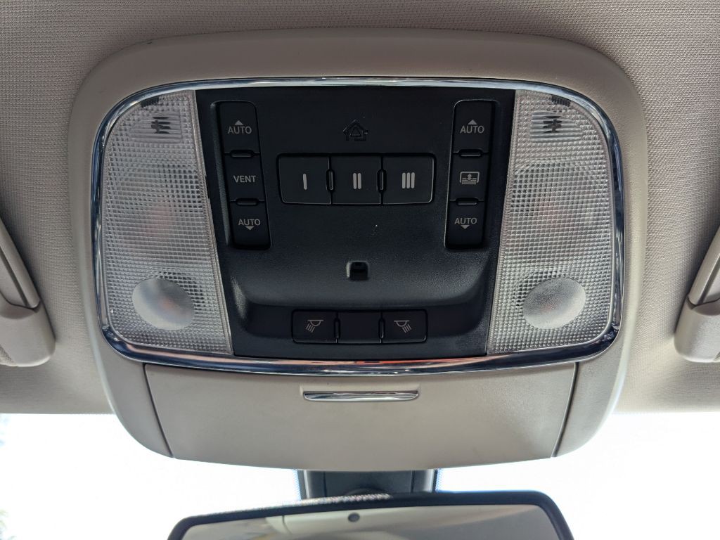 2015 Chrysler 300 Image 25