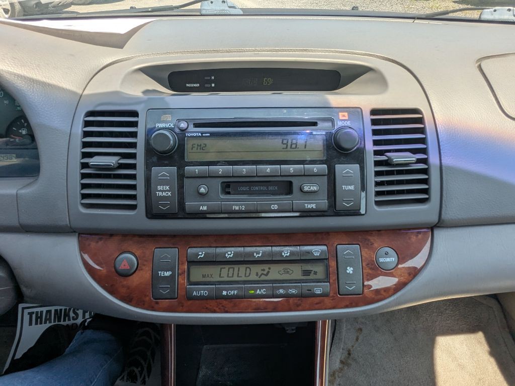 2002 Toyota Camry Image 10