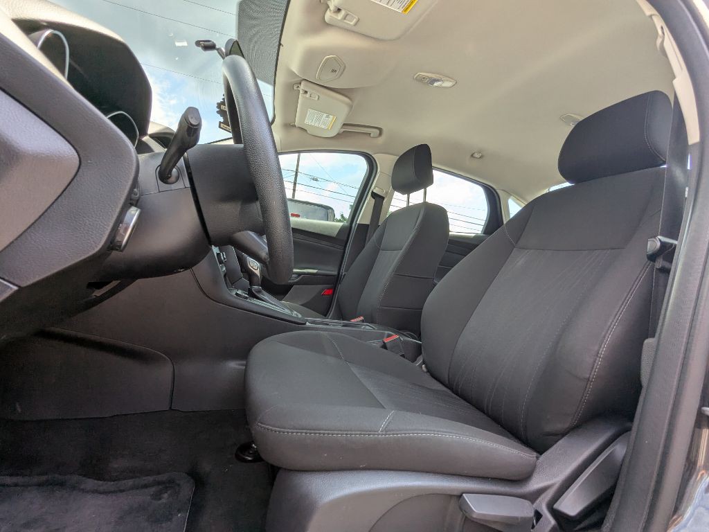 2017 Ford Focus Image 6