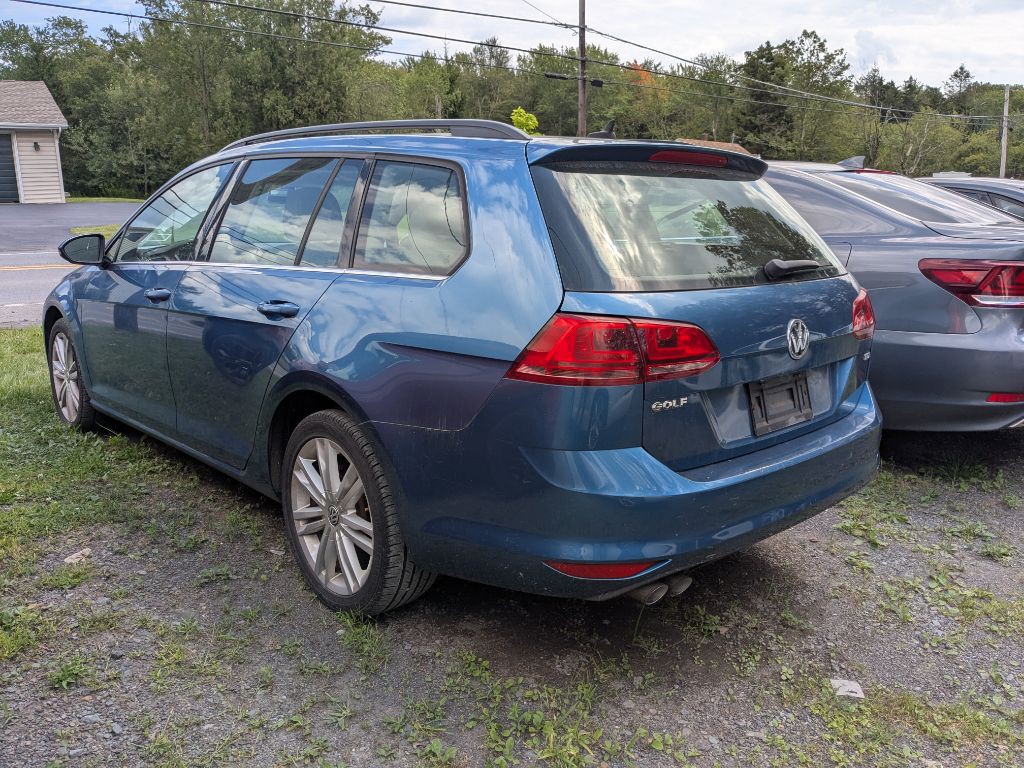 2015 Volkswagen Golf Image 1