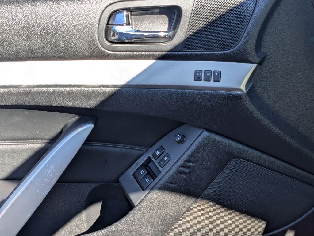2013 INFINITI G37 Image 11